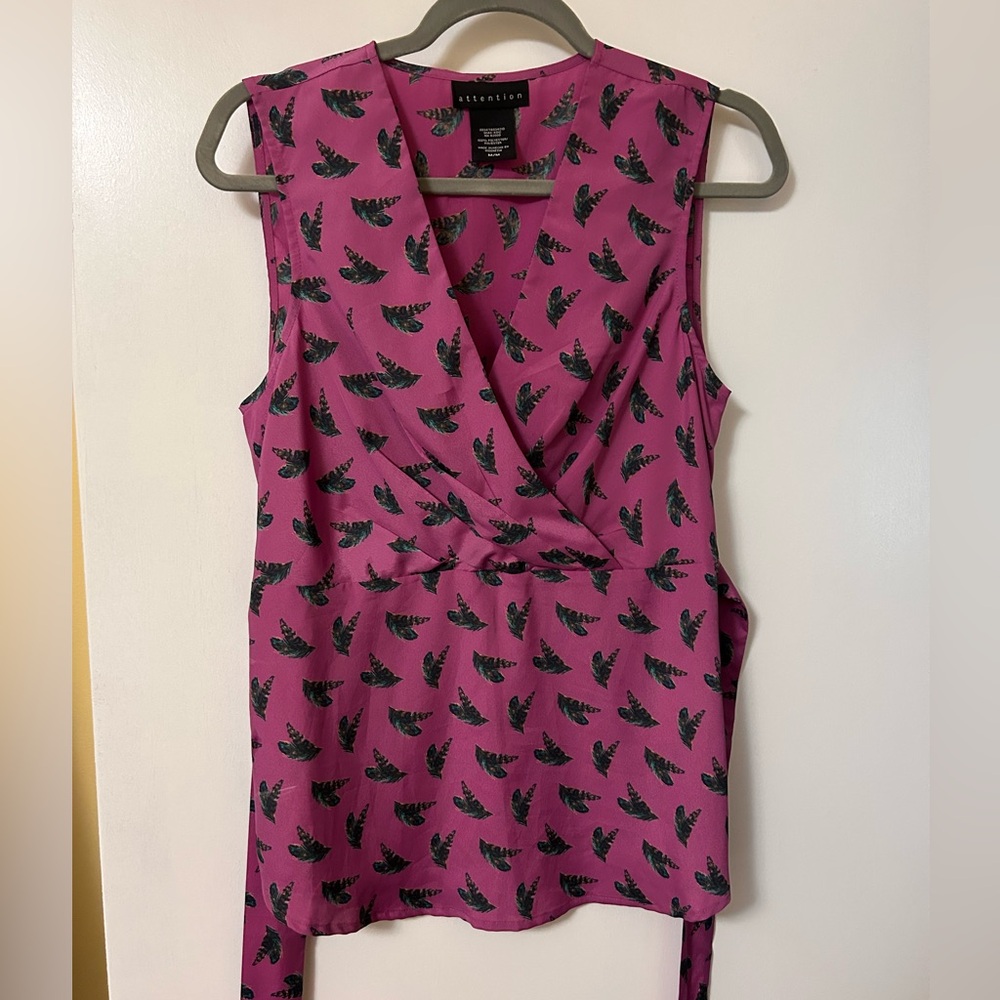 NWOT. Attention sleeveless purple blouse, feather print, women’s size medium